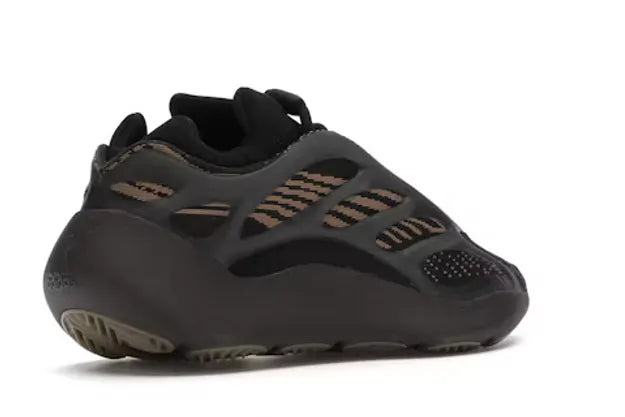 YEEZY 700 V3 CLAY BROWN