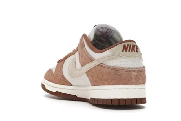 DUNK LOW MEDIUM CURRY