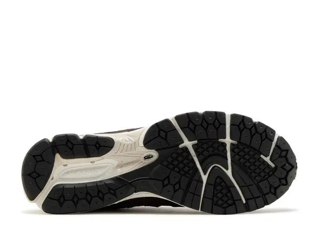 NEW BALANCE 2002R GORE-TEX BLACK COFFEE