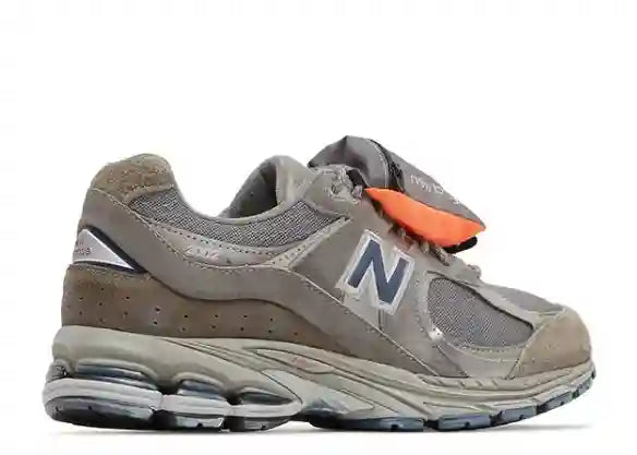 NEW BALANCE 2002R POUCH CASTLE GREY