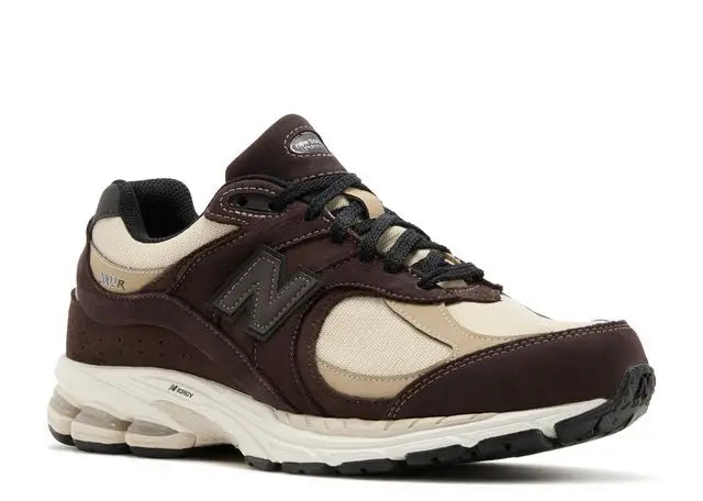 NEW BALANCE 2002R GORE-TEX BLACK COFFEE