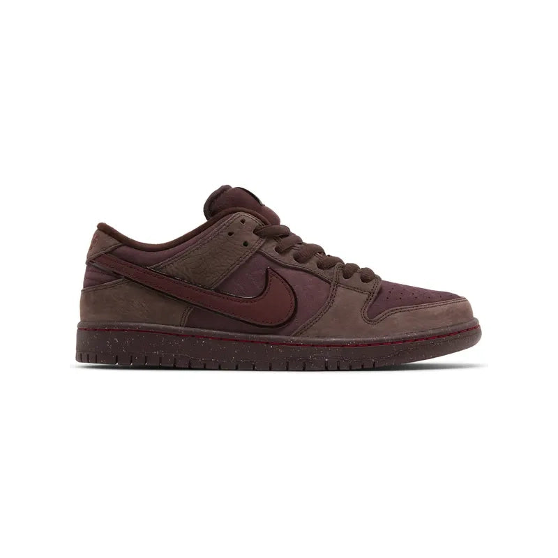 SB DUNK LOW	CITY OF LOVE BURGUNDY CRUSH