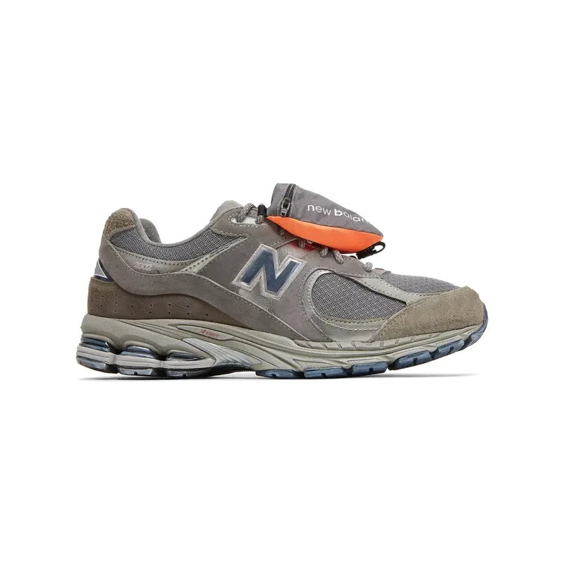 NEW BALANCE 2002R POUCH CASTLE GREY