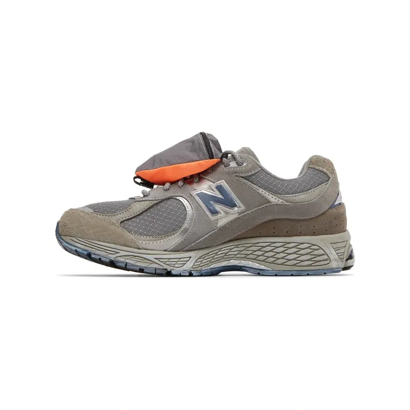 NEW BALANCE 2002R POUCH CASTLE GREY