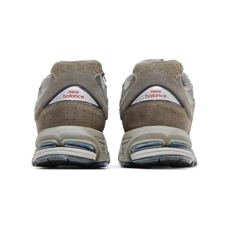 NEW BALANCE 2002R POUCH CASTLE GREY