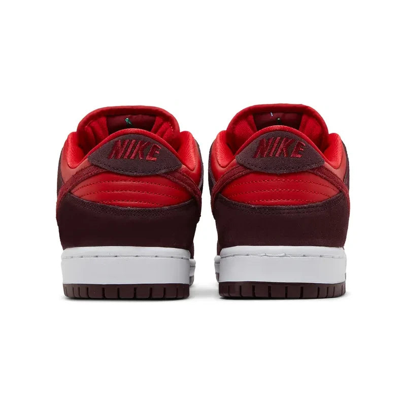SB DUNK LOW CHERRY