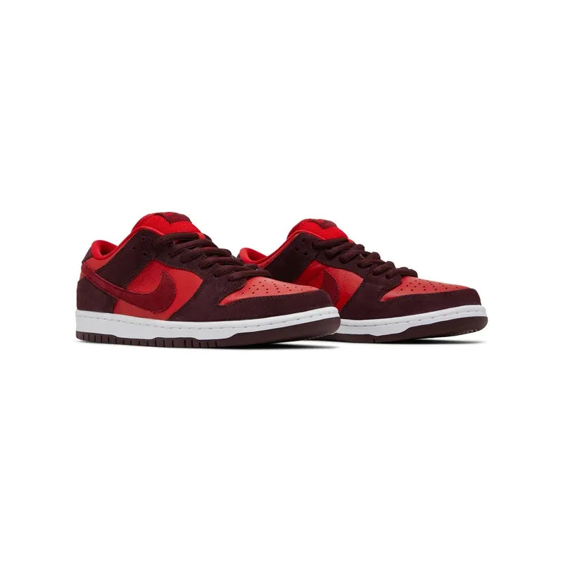 SB DUNK LOW CHERRY
