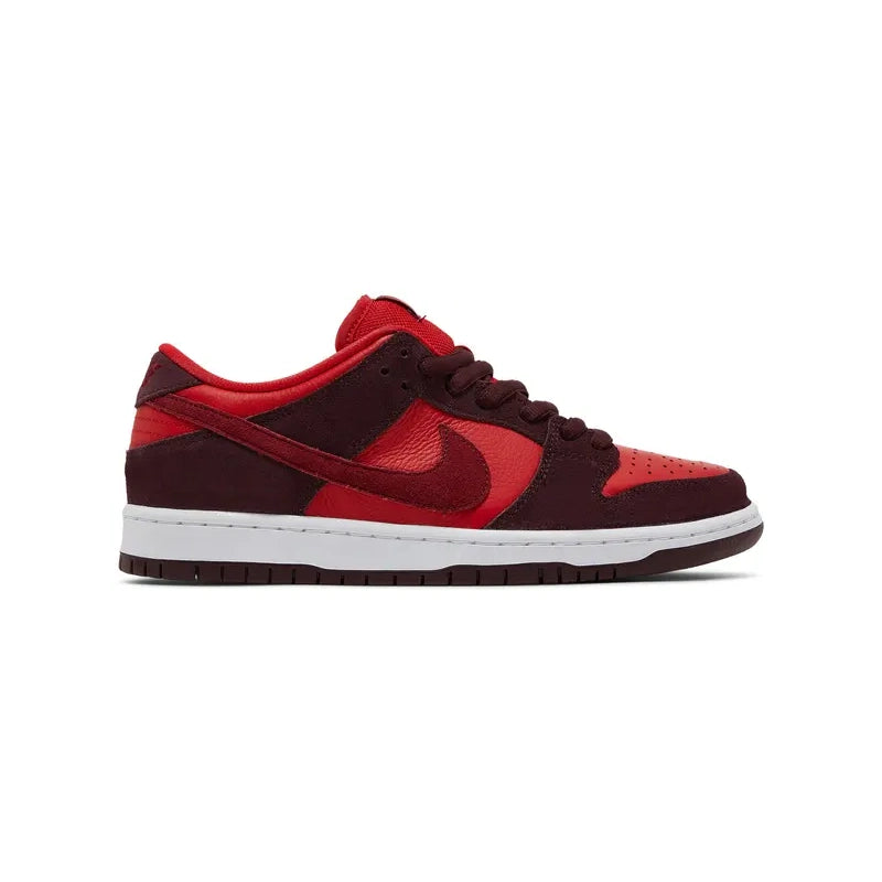 SB DUNK LOW CHERRY