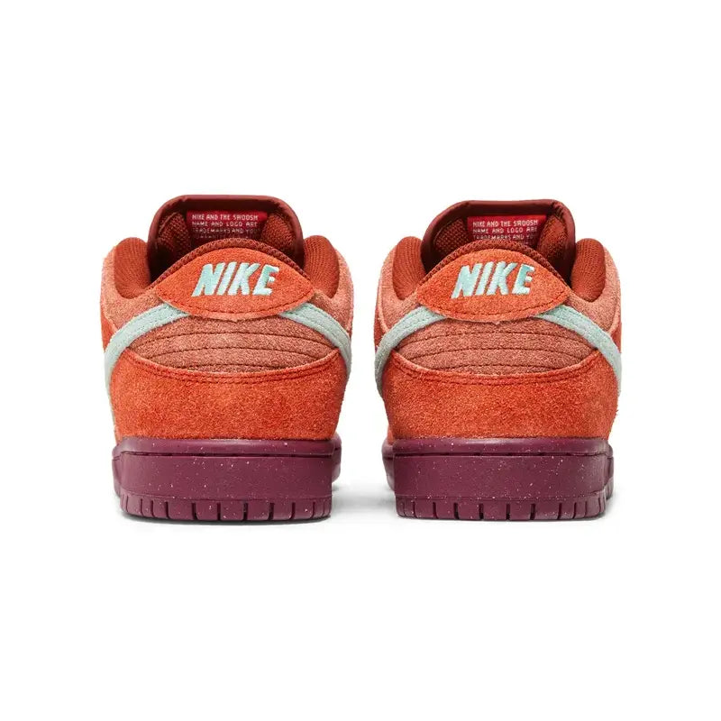 SB DUNK LOW MYSTIC RED