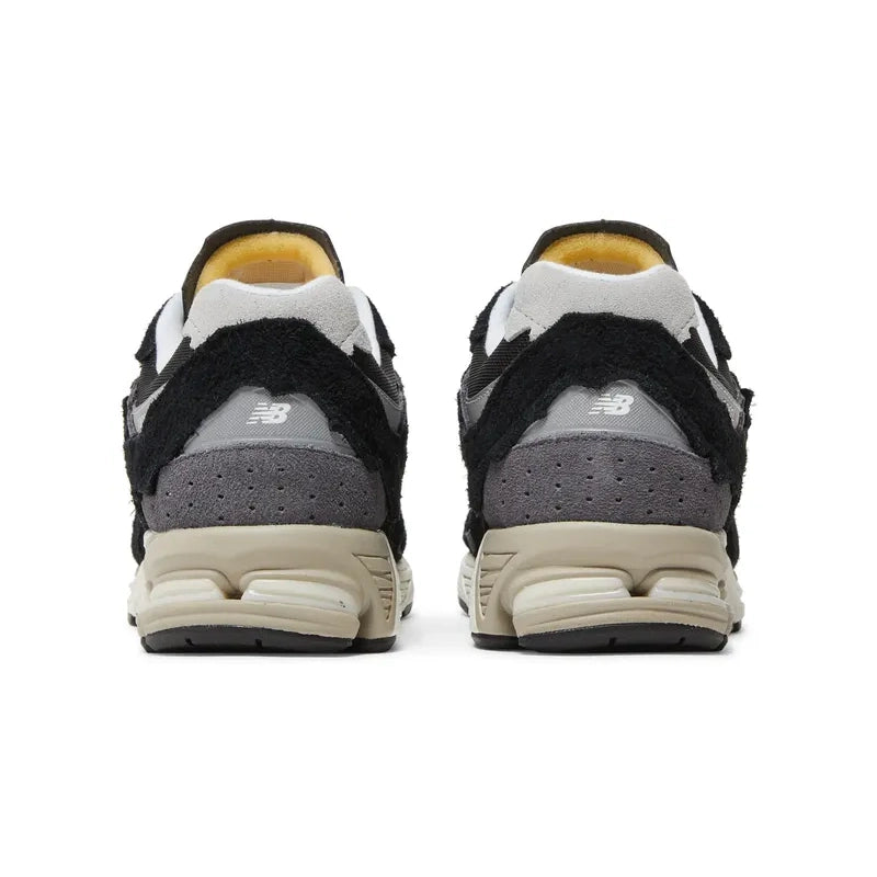 NEW BALANCE 2002R PROTECTION PACK BLACK GREY