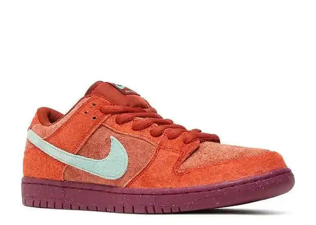 SB DUNK LOW MYSTIC RED