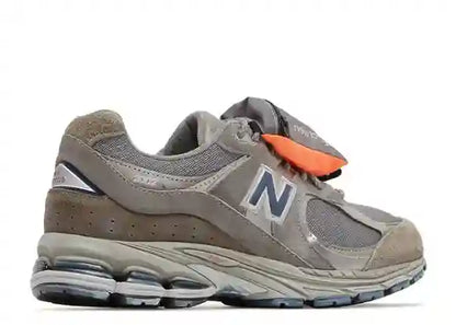 NEW BALANCE 2002R POUCH CASTLE GREY