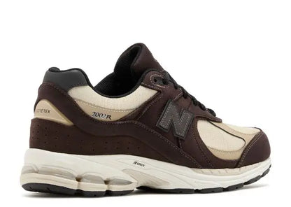 NEW BALANCE 2002R GORE-TEX BLACK COFFEE