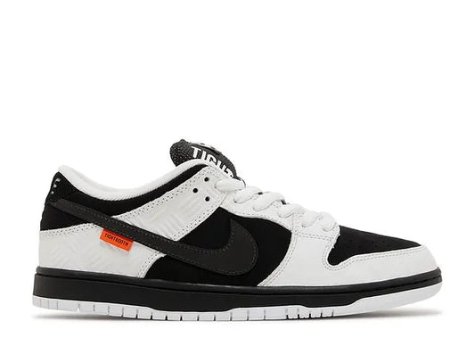 SB DUNK LOW TIGHTBOOTH
