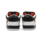 SB DUNK LOW TIGHTBOOTH